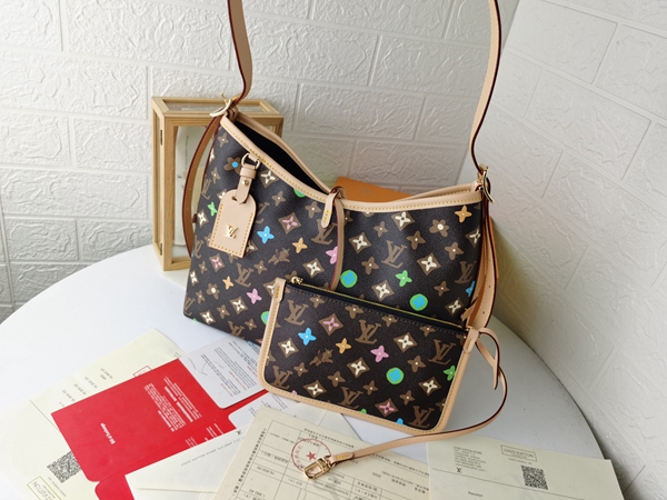 ルイヴィトンバッグ背面デザイン